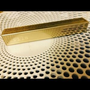 Stila HUGE mascara. NIB. Black.